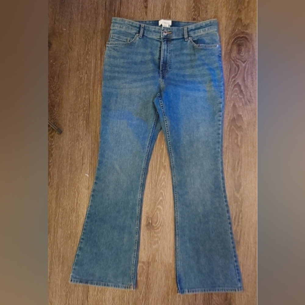 H&M Bootcut Medium Wash Lightly Distressed Denim Jeans Size 12 High Waisted